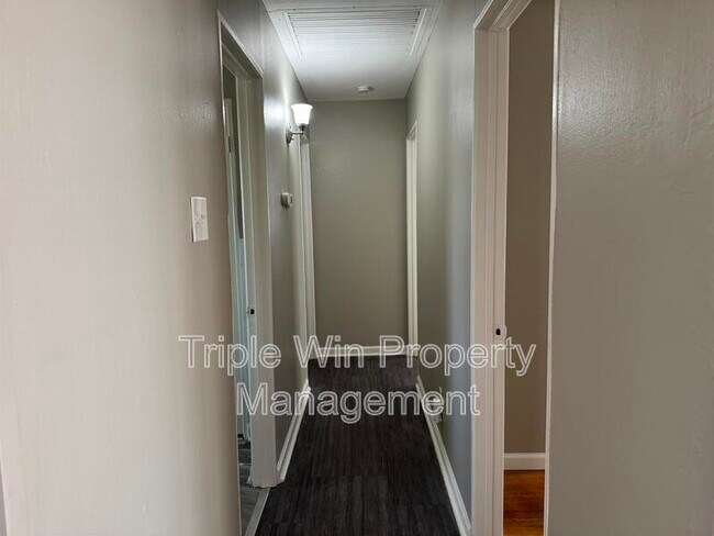 Building Photo - 8629 Elwyn Dr