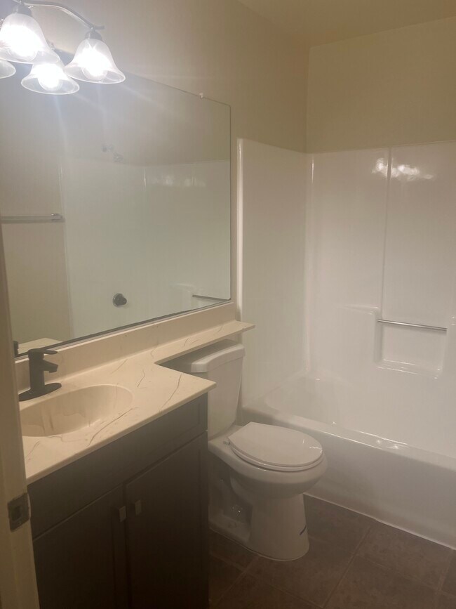 Building Photo - 430 N Chester Ave