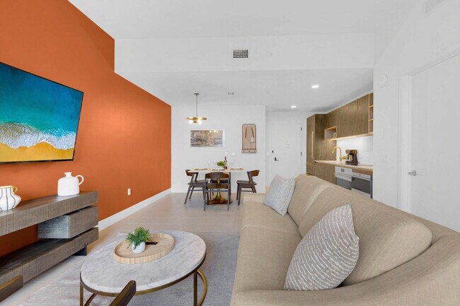 Building Photo - 601 NE 1st Ave