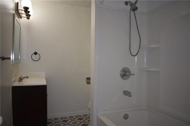 Building Photo - 638 Pittsburgh St