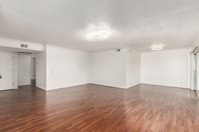 Building Photo - Phoenix apartment in ideal location!