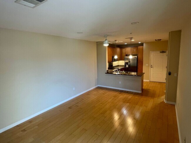 Building Photo - Adorable 1BR Condo in Carmel Valley with W...