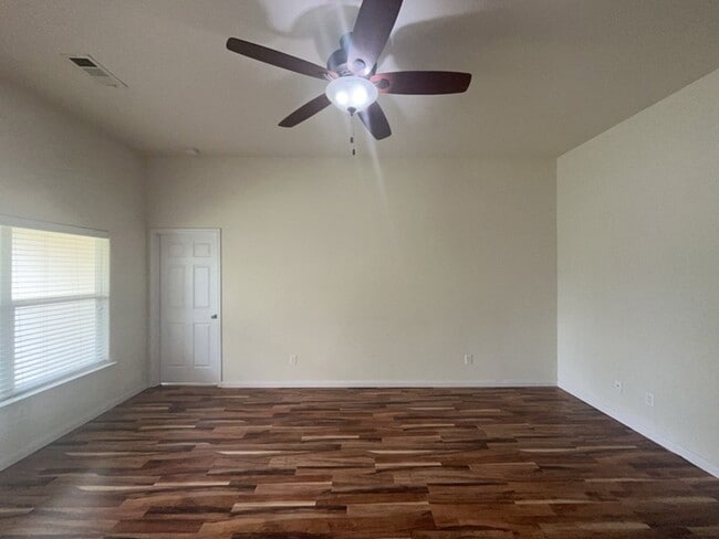 Building Photo - 10009 Iron Ridge Dr