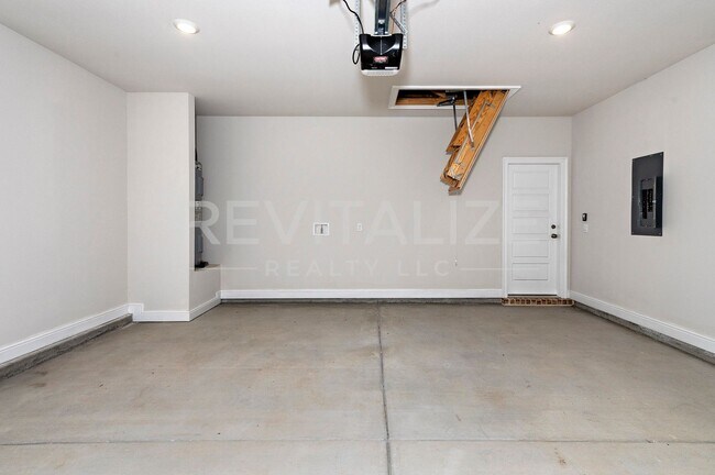 Building Photo - 14567 Dayton Cir