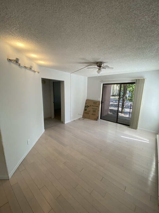 Building Photo - 505-513 Asbury Court