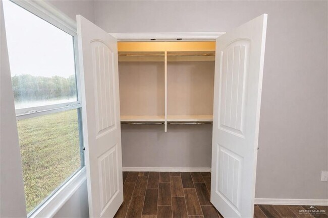 Building Photo - 5305 Ginko Dr