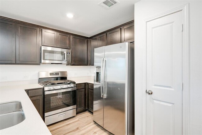 Building Photo - 275 Mica Trl