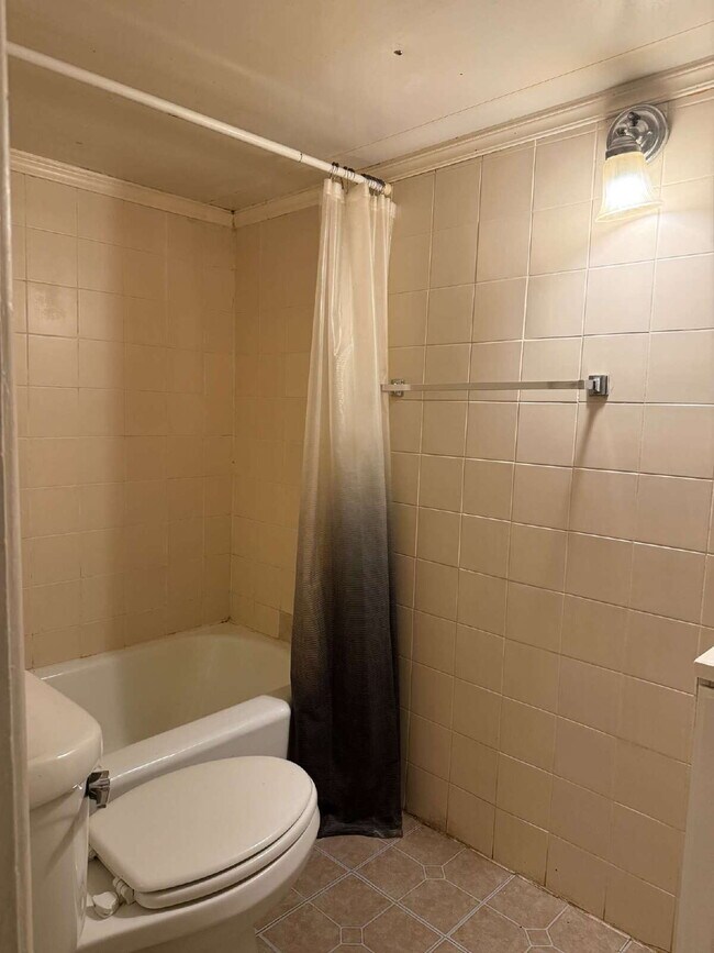 Building Photo - One Bedroom Apartment Close to 410 & 87