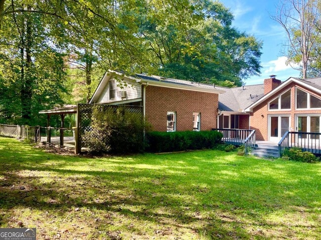 Building Photo - 160 Farm Ln