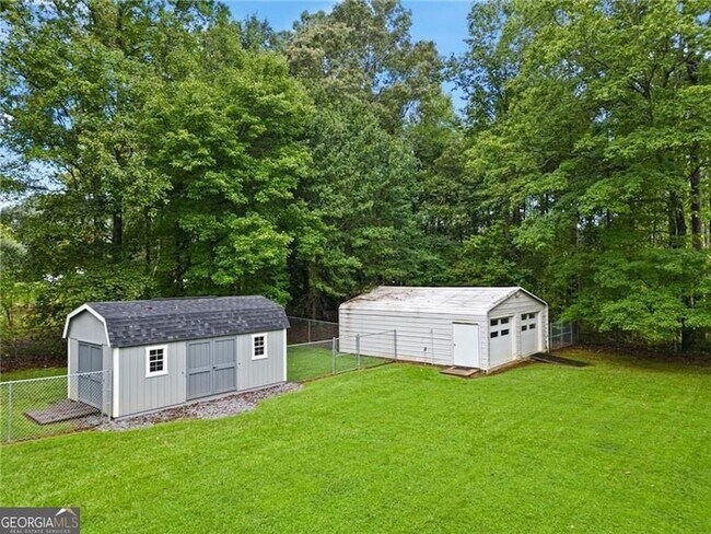 Building Photo - 3020 Land Rd