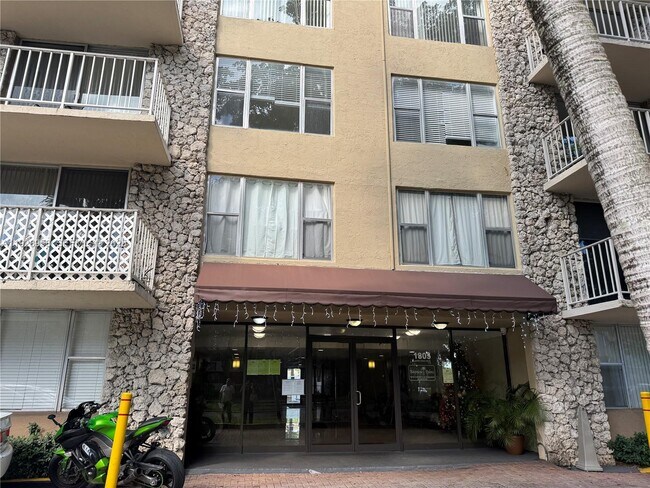 Building Photo - 1805 Sans Souci Blvd