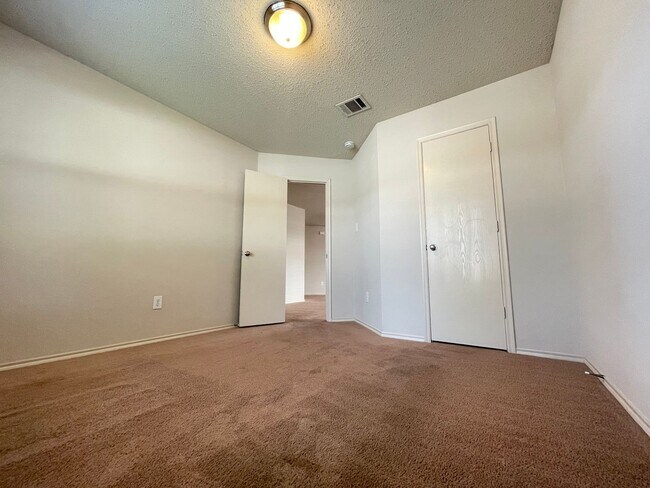 Building Photo - Keller ISD-5 BED, 4 BATH-AMAZING PRICE!