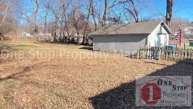 Building Photo - 3-bedroom, 2-bath in Liberty