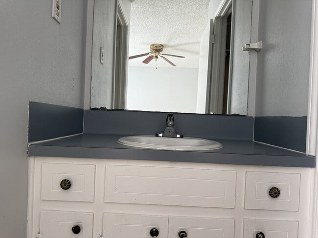 Building Photo - 2102 Spicewood Dr