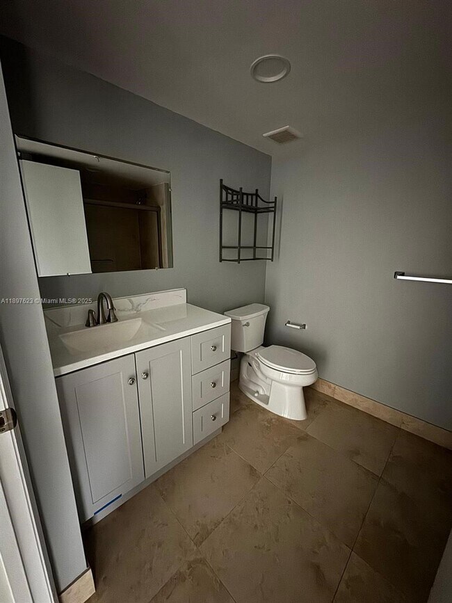 Building Photo - 450 S Park Rd