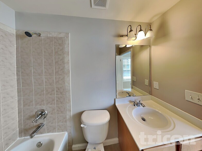 Building Photo - 1031 Buckhorn Blvd