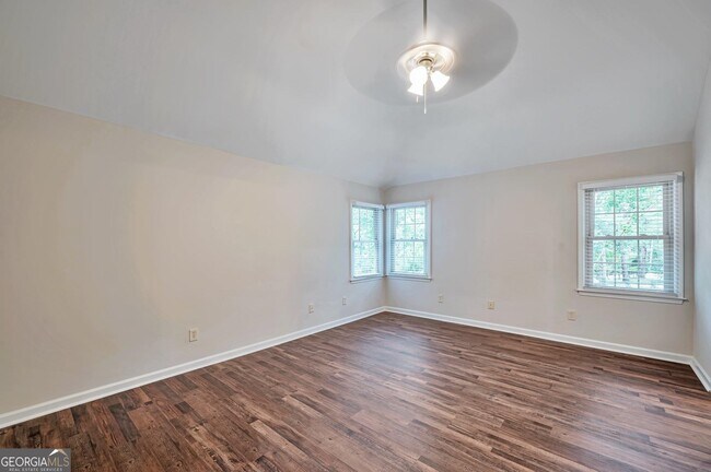 Building Photo - 173 W Lake Dr