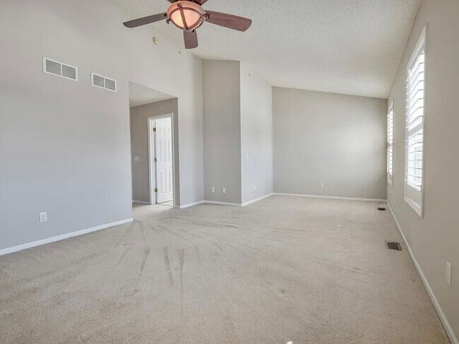 Building Photo - 15624 Lilac Dr