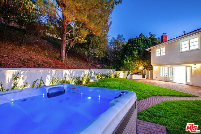 Building Photo - 10221 Briarwood Dr