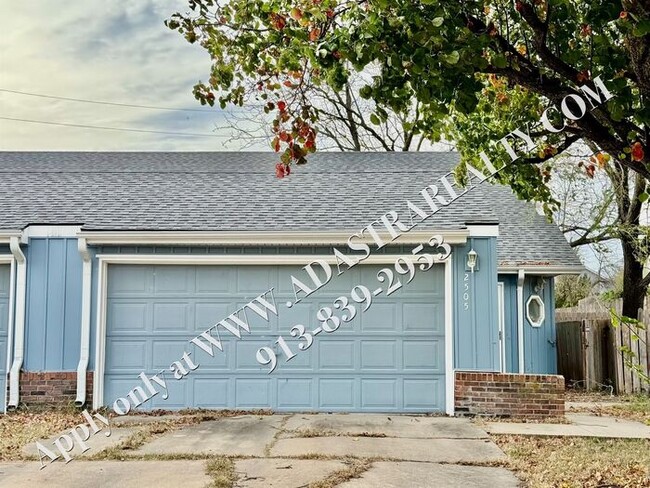 Primary Photo - Beautiful 3 Bed 2 Bath Duplex in Lawrence-...