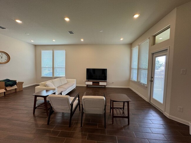 Building Photo - Stunning Rental Home in Gated Wortham Oaks...