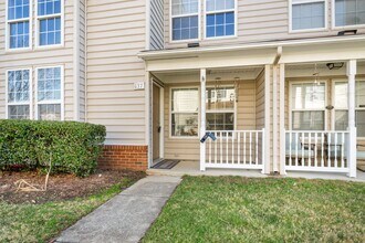 Building Photo - Updated 3-Bed, 2.5-Bath Yorktown Condo with Modern Kitchen, Parking & Community Amenities
