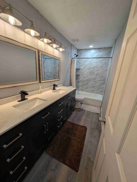 Building Photo - 511 Goliad St