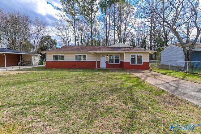 Building Photo - 2423 Medaris Rd NW
