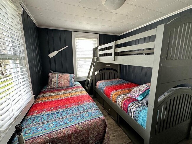 Building Photo - 6 Guenther Ct