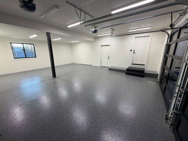 Building Photo - WAL2 - FULLY renovated 3 bed 1.5 bath on OAKWAY!