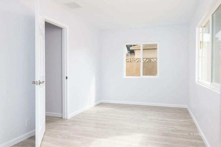 Building Photo - 341 S Gordon St