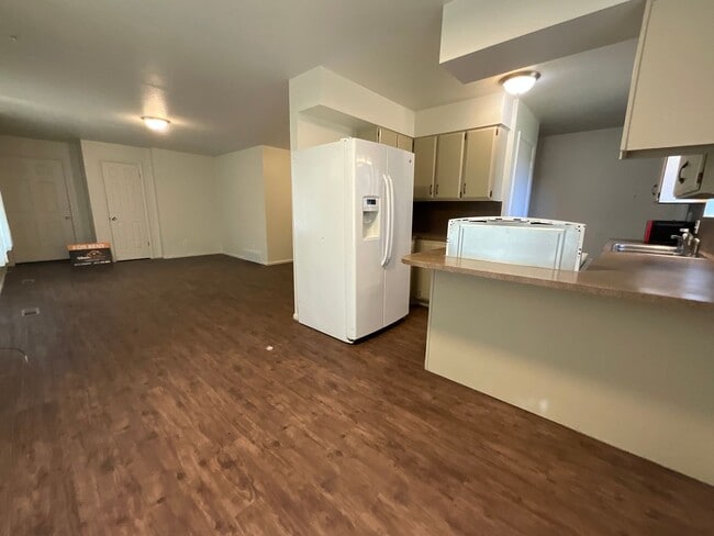 Building Photo - 231 W 4850 S