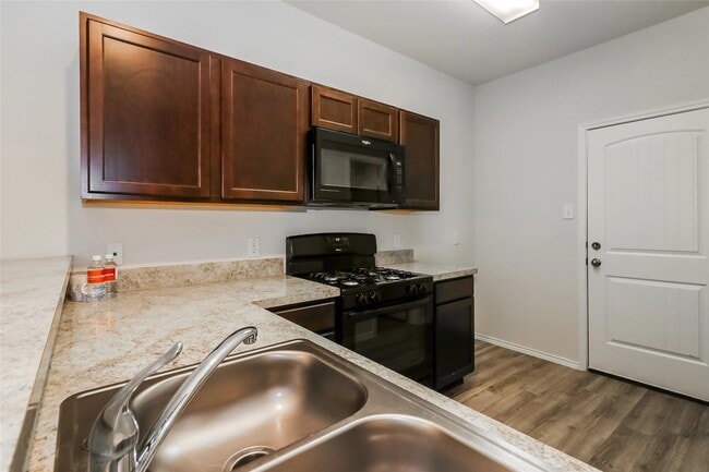 Building Photo - 16903 Andrew Nook Ln