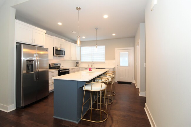 Building Photo - 2047 S Florida Way