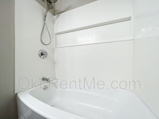 Building Photo - 106 Thompson Dr