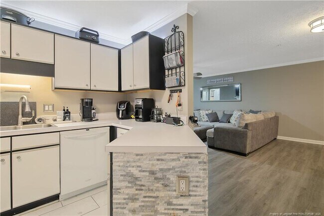 Building Photo - 2 Bedrooms 2 Bathrooms Condo
