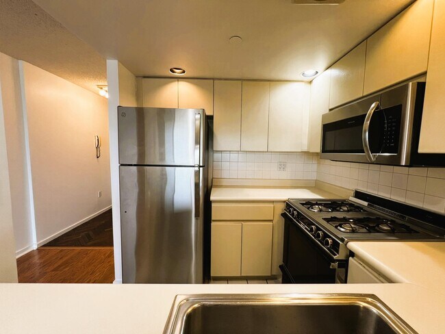 Building Photo - 10 Stewart Pl