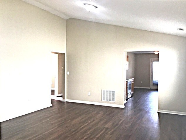 Building Photo - 15401 Ten Point Dr