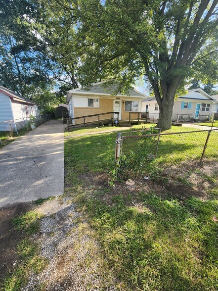 Primary Photo - 2009 Northover Rd