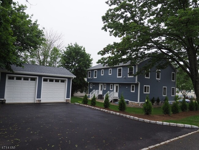 Building Photo - 4 Alma Ave