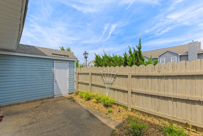 Building Photo - !!!WOW!!! Townhome in Virginia Beach