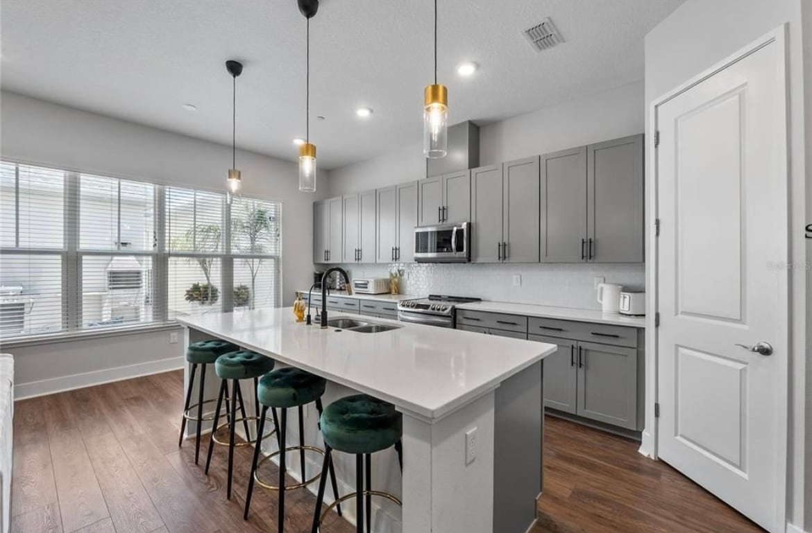Building Photo - 8427 Modiano St