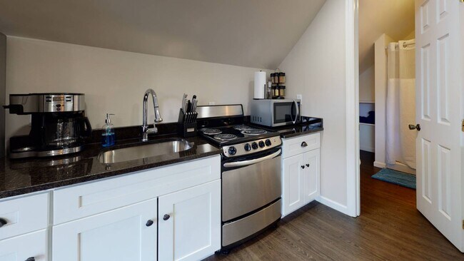 Building Photo - 1439 NY-9P