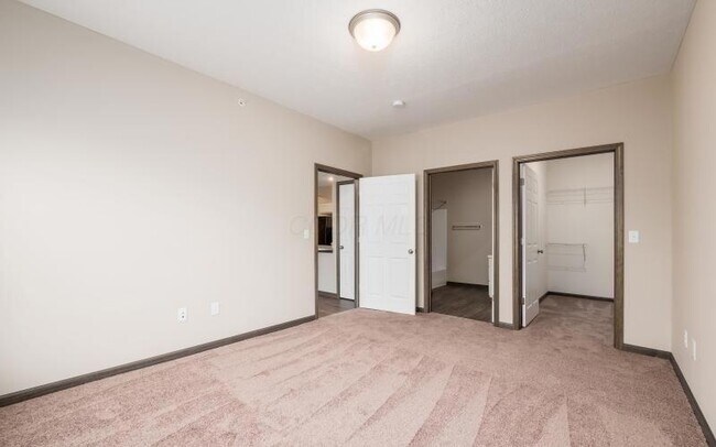 Building Photo - 5503 Hutchison St