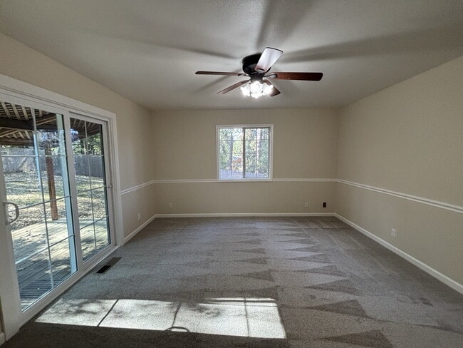 Building Photo - Freshly remodeled home in Pleasant Valley with private yard for rent!