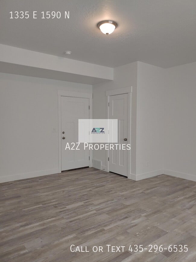 Building Photo - 1335 1590 N