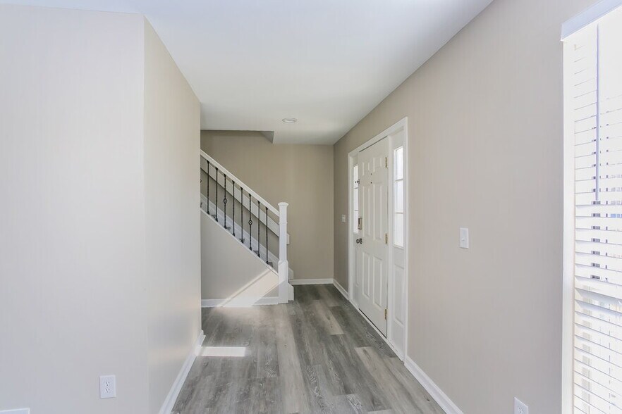 Building Photo - 5216 Springdale Blvd