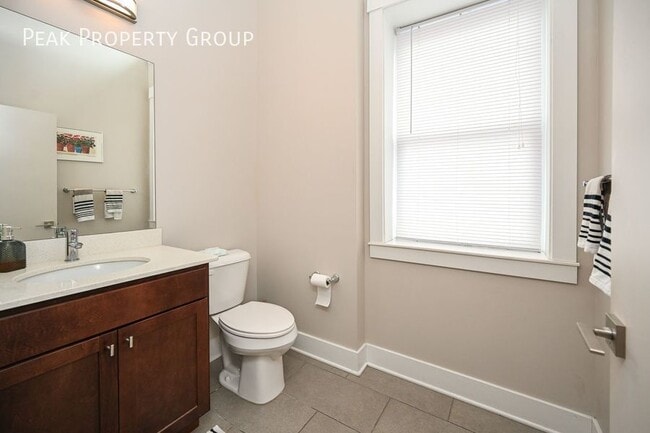 Building Photo - 433 E 13th St