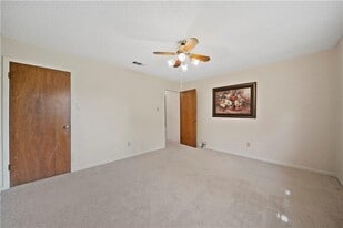 Building Photo - 324 texas ave