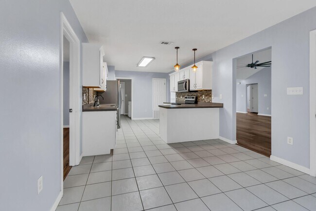 Building Photo - 539 Tikell Dr